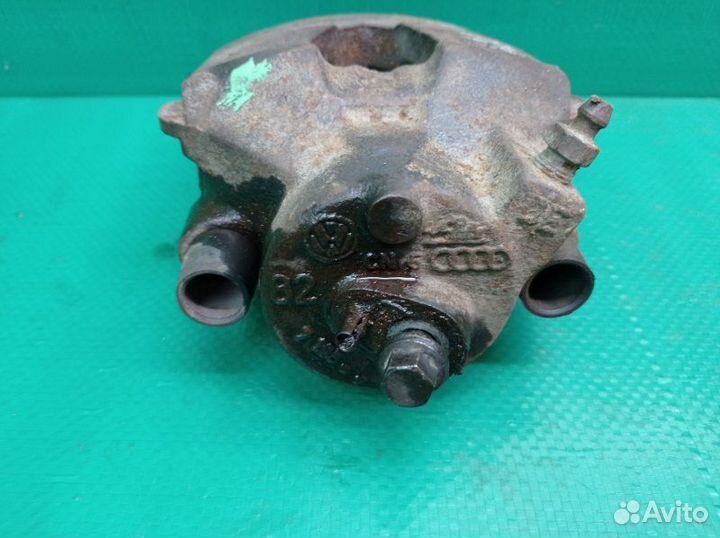 Суппорт тормозной передний правый Skoda Octavia