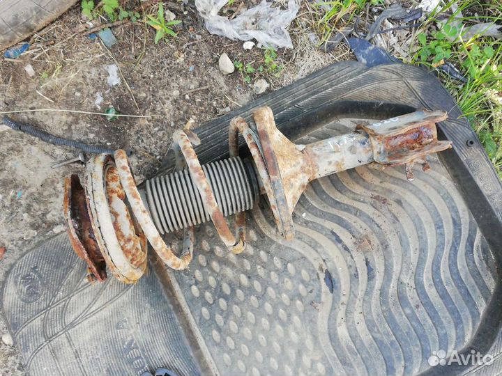 Амортизатор передний Mazda 626 GE 91-97 гг