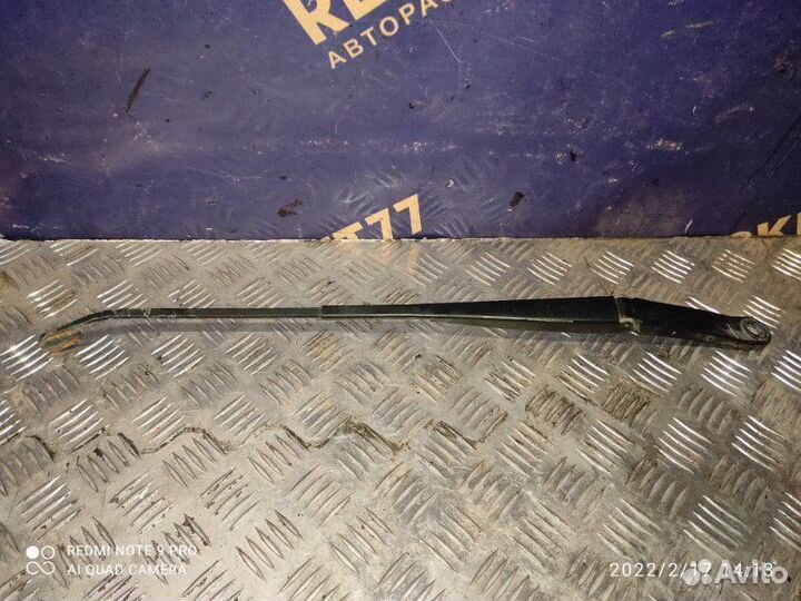 Поводок стеклоочистителя передний левый Renault