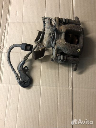 Суппорт передний левый Peugeot 407