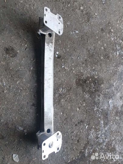 Audi q7 усилитель заднего бампера