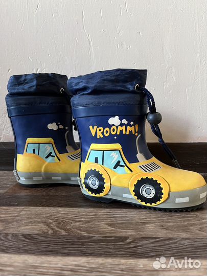 Детские резиновые сапоги и crocs