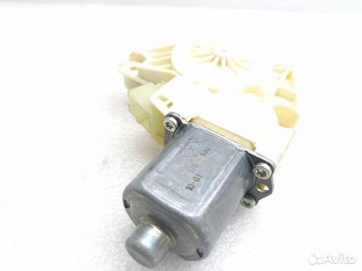 Моторчик стеклоподъемника задний правый