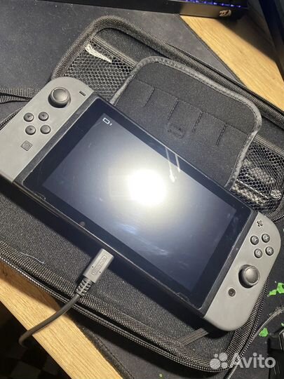 Nintendo switch + чехол и тд