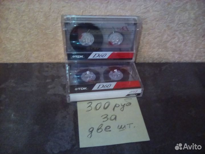 Аудио кассеты и подставка