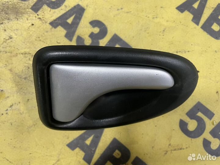 Ручка передняя правая внутренняя Renault Logan 1