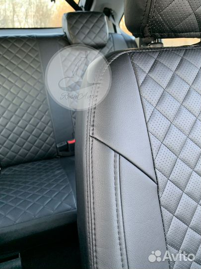 Автомобильные чехлы черный ромб