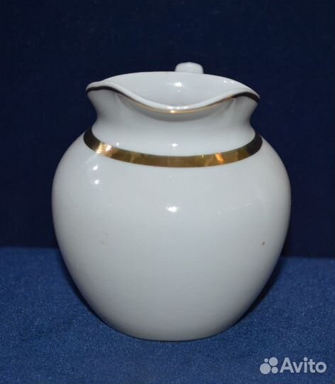 Фарфоровый молочник- дулево. (белый)