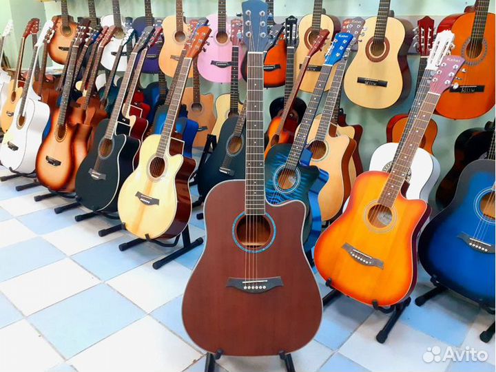 Гитара акустическая новая + подставка и чехол