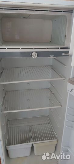 Холодильник старый
