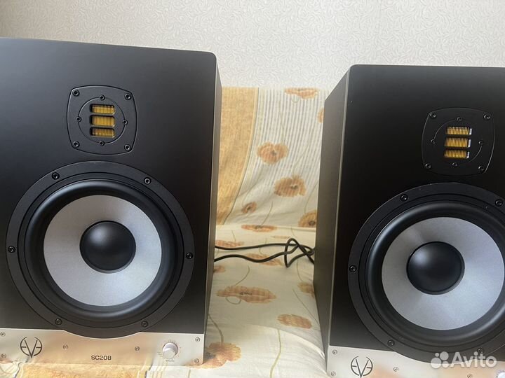 Студийные мониторы eve audio SC208