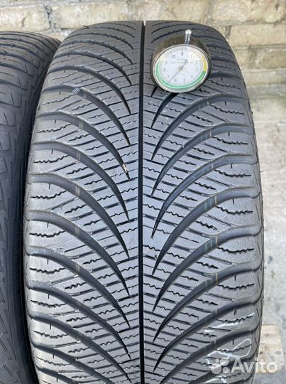 Goodyear Vector 4Seasons Gen-2 215/55 R17