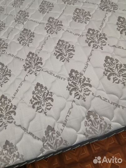 Кровать с матрасом 140х200