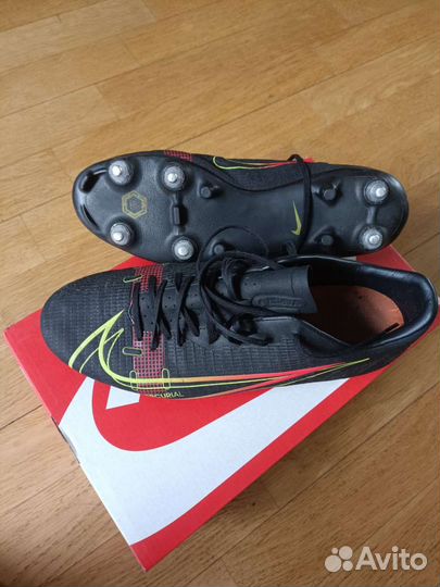 Футбольные бутсы Nike mercurial