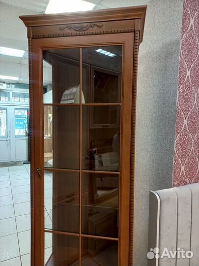 Стеклянный шкаф витрина