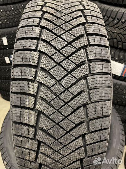 Pirelli Ice Zero FR 215/55 R16 97