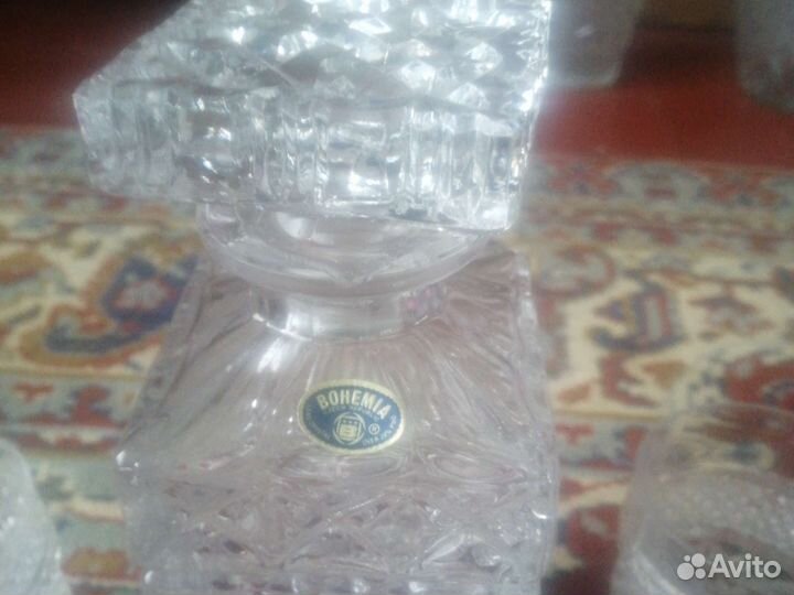 Графин с рюмками, вазы