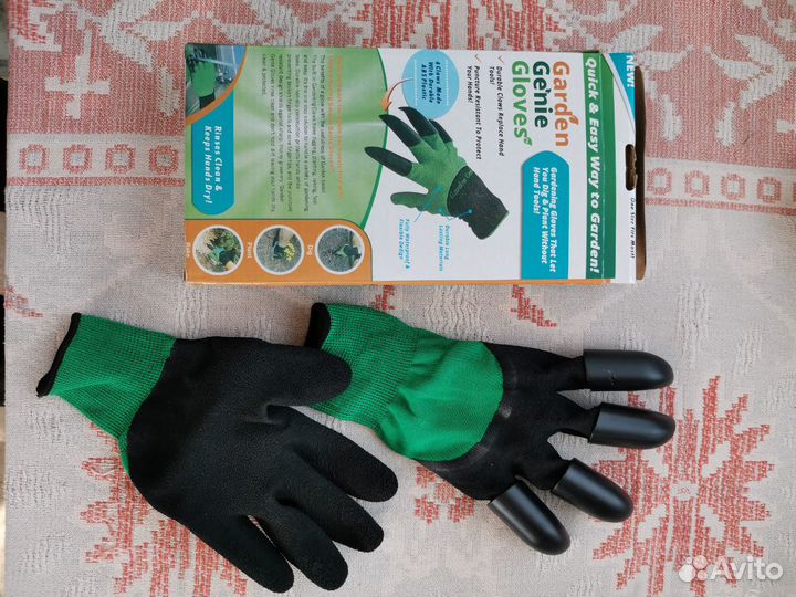 Щетка и перчатки