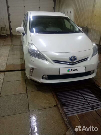 Toyota Prius Alpha 1.8 AT, 2011, 140 000 км
