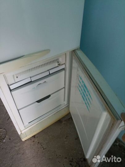 Холодильник двух камерный