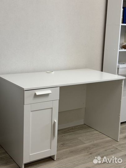 Письменный стол IKEA, белый
