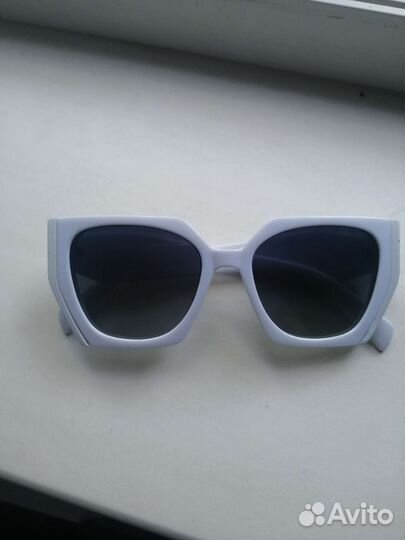 Солнцезащитные очки женские prada