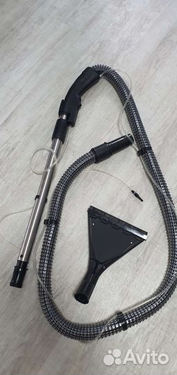 Моющий пылесос Bosch Serie 4 BWD41720