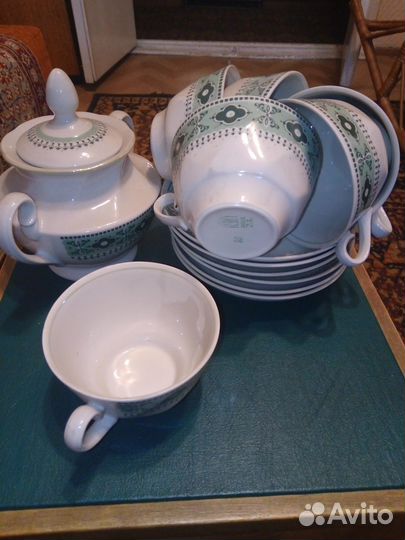 Продам фарфоровый чайный сервис на 6 персон