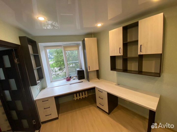 Детский письменный стол