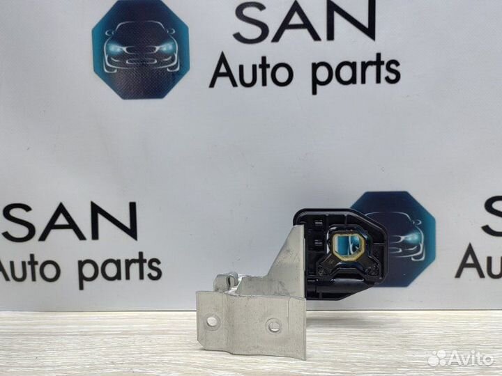 Кронштейн радиатора правый Bmw 3 F30 N47D20 2013