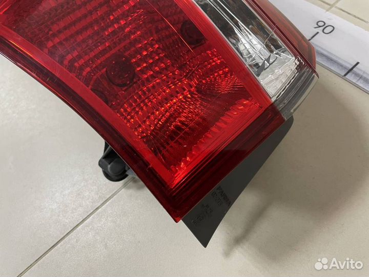 Фонарь задний наружный левый Toyota Corolla E180 2