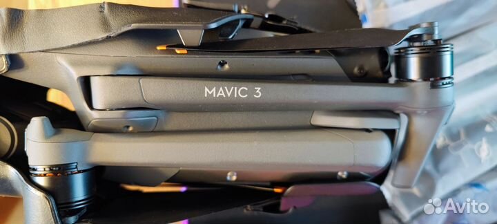 Квадрокоптер DJI Mavic 3 с пультом rc pro