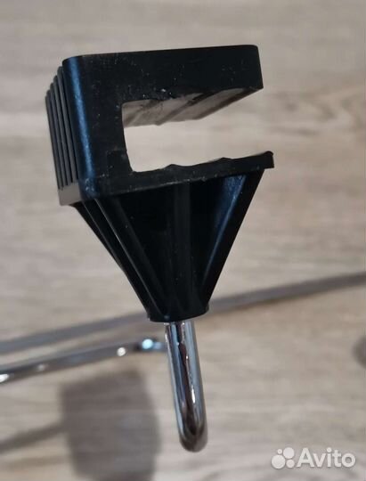 Автовешалка на подголовник