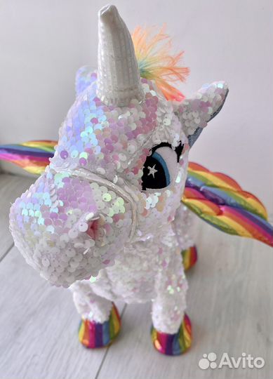 Единорог ходит поет Новый