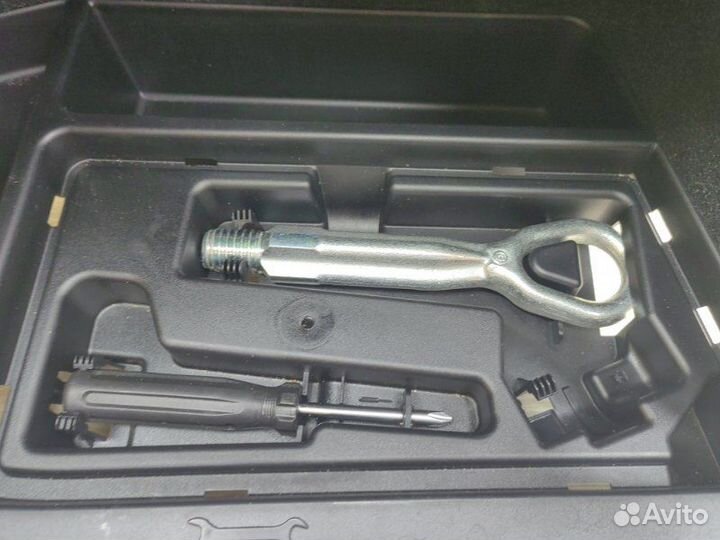 Ящик для инструментов Bmw 3 F30 N20B20 2012