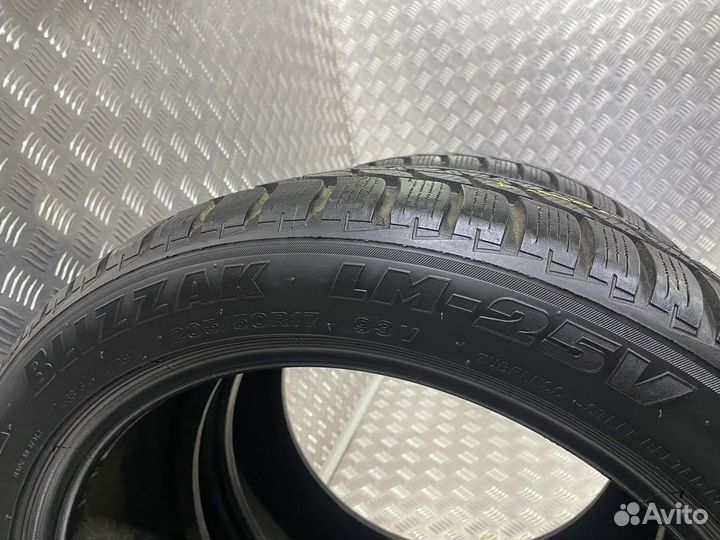 Bridgestone Blizzak LM-25 205/50 R17 93V