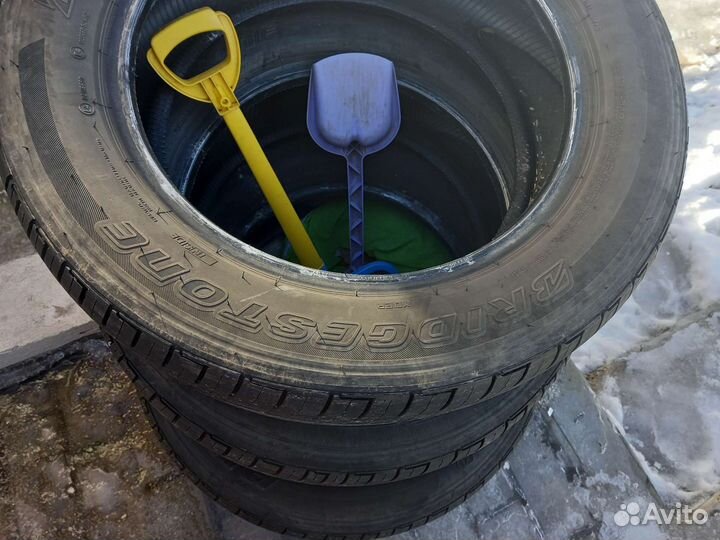 Bridgestone Dueler H/L 215/60 R17