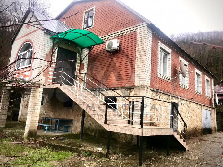 Дом 245,5 м² на участке 9,9 сот.