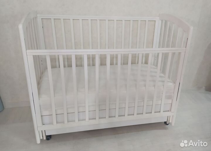 Детская кроватка с матрасом