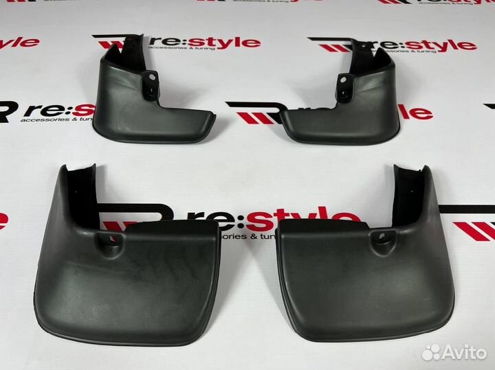 Брызговики Toyota Corolla Axio 120 черные H108
