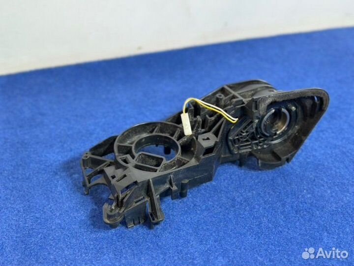 Кронштейн корпуса зеркала правый Volvo Xc60 2011