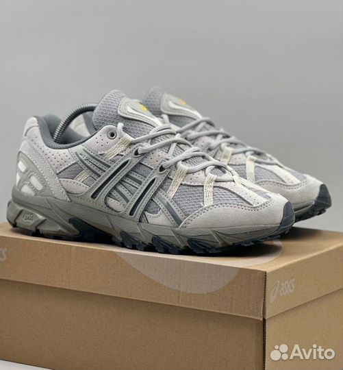 Бежевые кроссовки Asics Sonoma