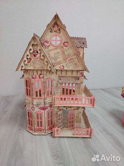 Кукольный домик с мебелью