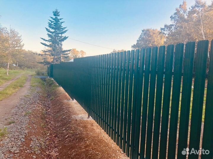 Забор евроштакетник прямоугольный зеленый