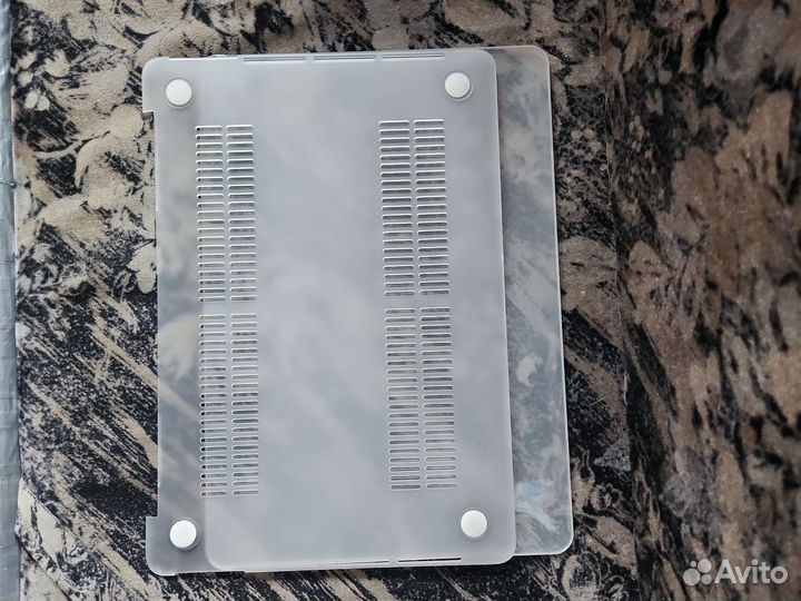 Чехол и накладки на MacBook pro13