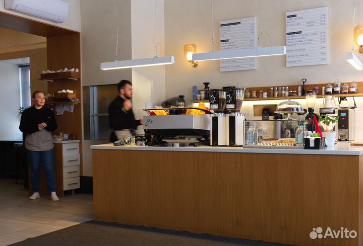 Официант в кафе К5