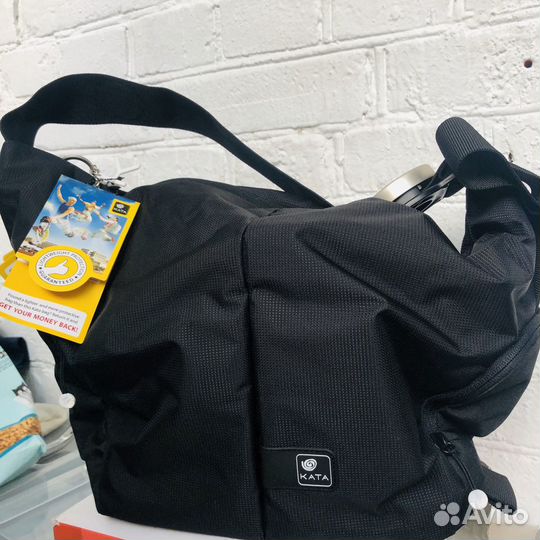 Сумка женская чёрная с брелком и вкладышем для фот