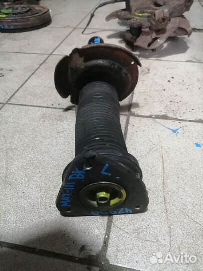 Амортизатор передний левый Mazda 3 BK