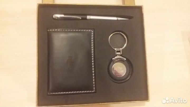 Обложка паспорта и подарочный набор. Кожа