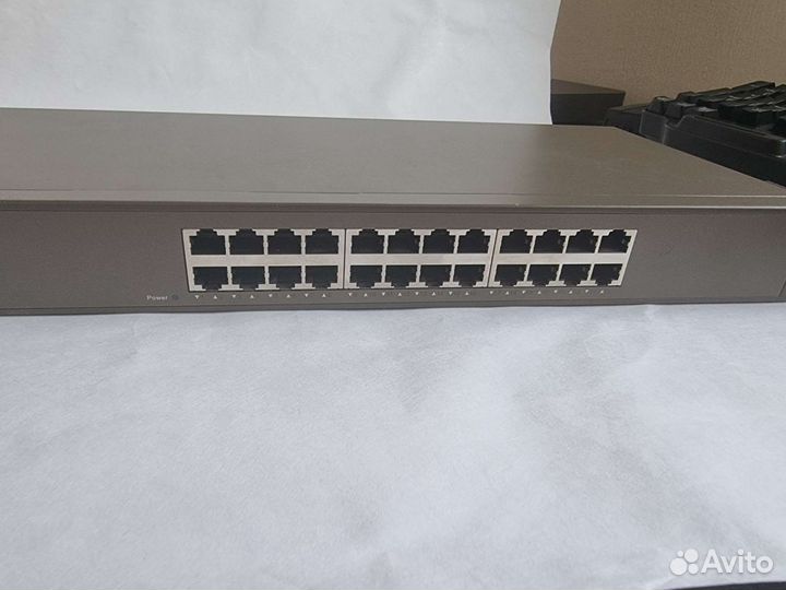 Коммутатор IP-Com 24 порта